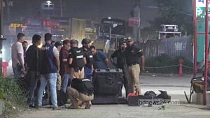 সোনারগাঁয়ে বোমা আতঙ্কে আড়াই ঘণ্টা, শেষে ব্যাগে মিলল পুরোনো কাপড়