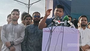 পানিতে ডুবিয়ে শিক্ষার্থীদের পরীক্ষা দিতে আপনি বাধ্য করেছেন: শিক্ষামন্ত্রীকে হাসনাত