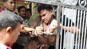 নারায়ণগঞ্জে মন্দিরে ঢুকে যুবকের বিশৃঙ্খলা, পরিবারের দাবি ‘মানসিক রোগী’