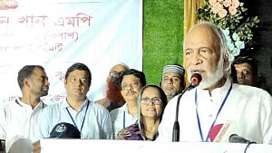 অধিকার নিজেকেই কেড়ে নিতে হবে: নারীদের উদ্দেশে মঈন খান