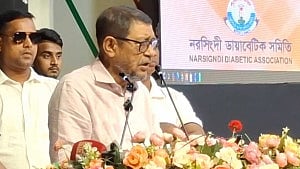 বদলি নয়, যেখানে অবহেলা-দুর্নীতি সেখানেই চাকরিচ্যুত: স্বাস্থ্যমন্ত্রী