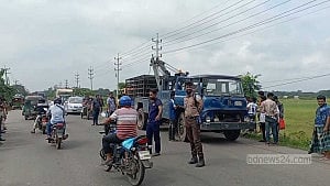 পরীক্ষা শেষে বাড়ি ফেরার পথে সড়কে ঝরল ২ শিক্ষার্থীর প্রাণ
