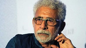 ‘ককরোচদের’ লাঠিচার্জ: পুলিশকে ‘গুন্ডা’ আর দেশ পরিচালনাকরীকে ‘অশিক্ষিত’ বললেন নাসিরুদ্দিন শাহ