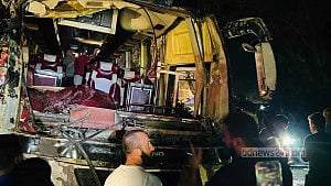 নাটোরে বাস-ট্রাক মুখোমুখি সংঘর্ষে নিহত ১, আহত ১২