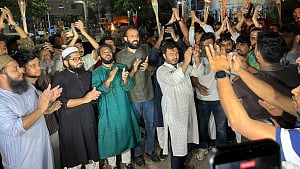 সাভারের ঘটনার প্রতিবাদে মধ্যরাতে এনসিপির মশাল মিছিল
