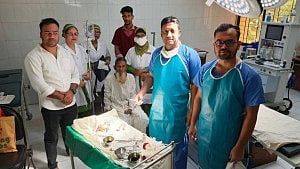 মুক্তিযুদ্ধের সময় পেটে গুলি লাগে মন্নাস আলীর, ৫৫ বছর পর অপসারণ
