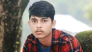 নেত্রকোণায় ট্রেনে কাটা পড়ে পোশাককর্মী নিহত