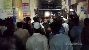 চিকিৎসায় অবহেলার অভিযোগ, নেত্রকোণা হাসপাতালে বিক্ষোভ-ভাঙচুর