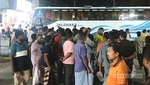 চাঁদা আদায়ের প্রতিবাদে জলঢাকায় ৪ ঘণ্টা সড়ক অবরোধ