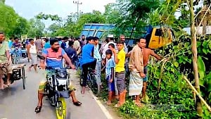 4 die in crash on way to wedding feast