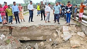 নীলফামারীতে টানা বৃষ্টিতে সেতুর সংযোগ সড়কে ধস, দুর্ভোগে ২০ হাজার বাসিন্দা