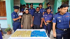 জিপের পেছনের দরজায় লুকানো ছিল ৮০ হাজার ইয়াবা, চালকসহ গ্রেপ্তার ২