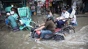 বৃষ্টিতে জলমগ্ন পুরান ঢাকা