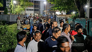 পাবনায় আটক যুবলীগ নেতা ছাড়াতে থানায় বিক্ষোভ