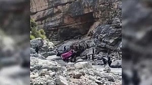 Pakistan bus crash kills 40