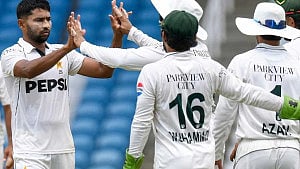 টিভিতে সোমবারের খেলা
