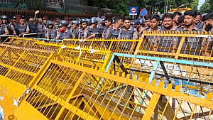 শিক্ষার্থীদের 'লং মার্চ' আটকে দিল পুলিশ