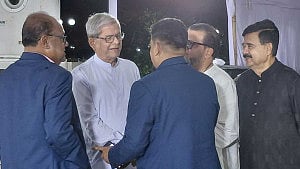 প্রধানমন্ত্রীর নৈশভোজ: আসতে শুরু করেছেন রাজনীতিকরা