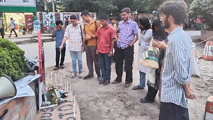 মোমবাতি জ্বেলে 'বেসরকারি বিশ্ববিদ্যালয় প্রতিরোধ দিবস' স্মরণ