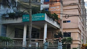 রাজশাহীতে এসআইয়ের বিরুদ্ধে মামলার পর হুমকির অভিযোগ