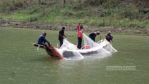 কাপ্তাই হ্রদে মাছ ধরার নিষেধাজ্ঞা বাড়ল আরও ১০ দিন