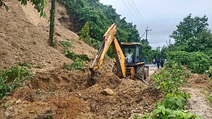 বন্যা ও পাহাড় ধসে রাঙামাটিতে সড়কের ক্ষতি ‘১০ কোটি টাকা’