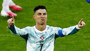 রেকর্ডের উপলক্ষ গোল করে রাঙালেন রোনালদো