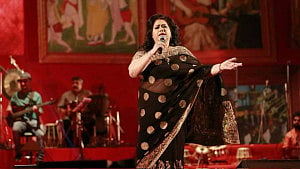বন্যার্তদের সহায়তা দিতে শিল্পকলায় গাইবেন রুনা লায়লা