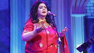 ৬ দশক পর শিল্পকলায় রুনা লায়লা, বললেন ‘অবশেষে ডেকেছেন তাহলে’