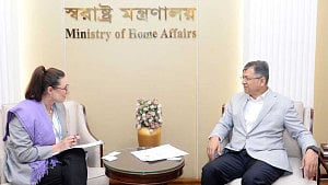 স্বরাষ্ট্রমন্ত্রীর সঙ্গে আইওএমের নতুন বাংলাদেশ প্রধানের সাক্ষাৎ