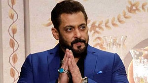 ‘আন্দোলন শান্তিপূর্ণ ছিল, রাজনীতি ঢোকাবেন না’, শিক্ষার্থীদের পাশে এবার সালমান