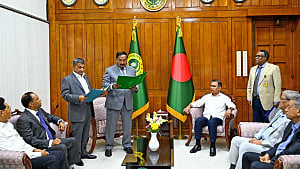 শপথ নিলেন চট্টগ্রাম-২ আসনের সংসদ সদস্য সরোয়ার আলমগীর