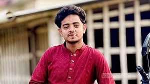 সাতক্ষীরায় ছাদ ভেঙে স্কুলছাত্র নিহত, আহত ৩