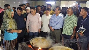 পরিদর্শনে গিয়ে দুই চিকিৎসক ও নৈশপ্রহরীকে বরখাস্তের নির্দেশ স্বাস্থ্যমন্ত্রীর