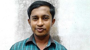 সাতক্ষীরায় মাছের ঘেরের সামনে যুবকের মরদেহ, পরিবারের দাবি ‘হত্যা’