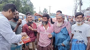 ভিডিও ভাইরাল: জামায়াত এমপি নজরুলের বহিষ্কারের খবরে মিষ্টি বিতরণ