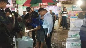 সাতক্ষীরায় ওজন বাড়াতে চিংড়িতে জেলি, ২৬০ কেজি ধ্বংস