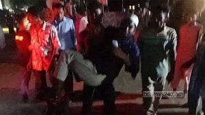 সাভারে নাহিদ-আখতারের উপস্থিতিতে সমাবেশে বোমা হামলা, আহত ৩