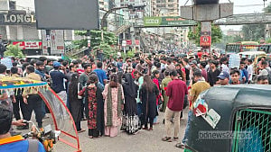 শিক্ষামন্ত্রীর পদত্যাগ দাবিতে সায়েন্স ল্যাব ও উত্তরায় অবরোধ