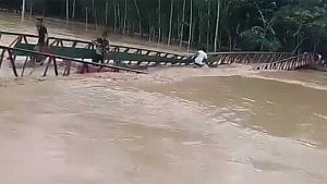 শেরপুরে ঢলে পানিতে ভেসে গেল বেইলি ব্রিজ, পানিবন্দি অনেক পরিবার