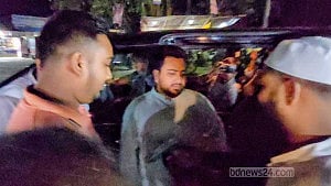 শেরপুরে ‘জুলাই শহীদ’ আজিজের পরিবারের খোঁজ নিলেন নাহিদ ইসলাম