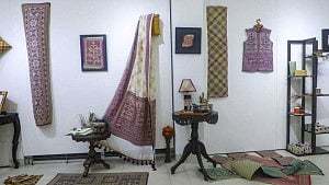 শীতলপাটি এবার শাড়িতে, দেয়ালে, ঘরের সাজে