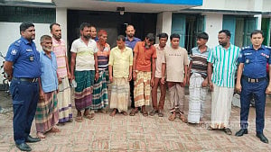 সিরাজগঞ্জে পরিত্যক্ত টিনের ঘরে জুয়ার আসর, আটক ১০
