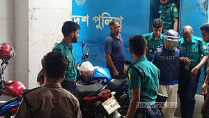 সিলেটে শিশু হত্যা মামলার আসামিকে আদালতে নেওয়ার সময় ‘হামলার চেষ্টা’, পুলিশের অস্বীকার