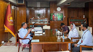 ‘জুলাই শহীদ’ জাহিদের মাকে চাকরির আশ্বাস প্রধানমন্ত্রীর