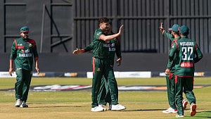 নাটকীয় ধসে জিম্বাবুয়ের বিপক্ষে সিরিজ হারল বাংলাদেশ
