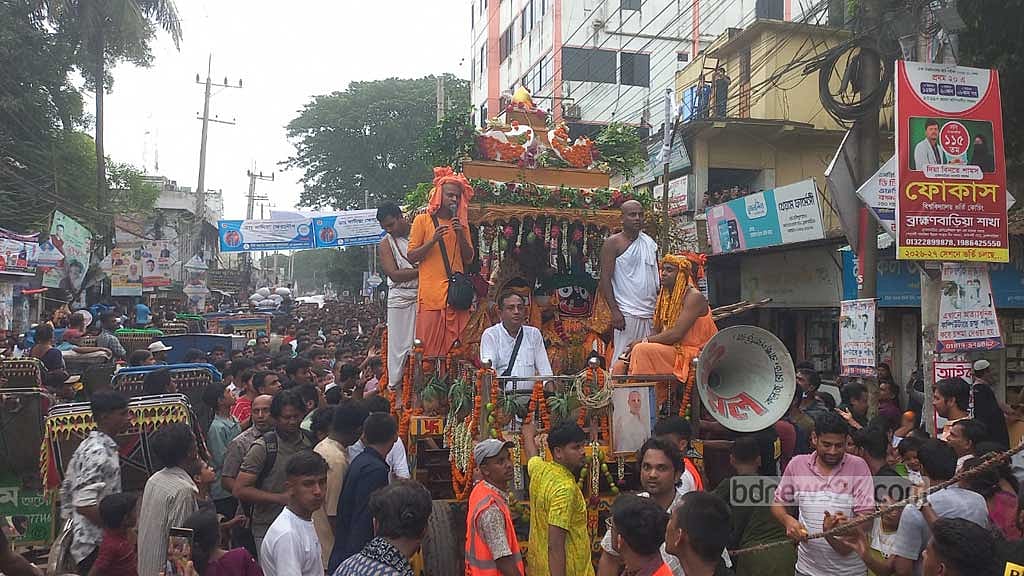 জেলায় জেলায় রথযাত্রার উৎসব-মেলায় ভক্তদের ভিড়