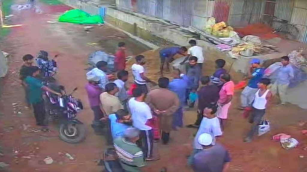 চট্টগ্রামে এবার ‘চাঁদা না পেয়ে’ ব্যবসায়ীর নির্মাণাধীন ভবনে হামলা