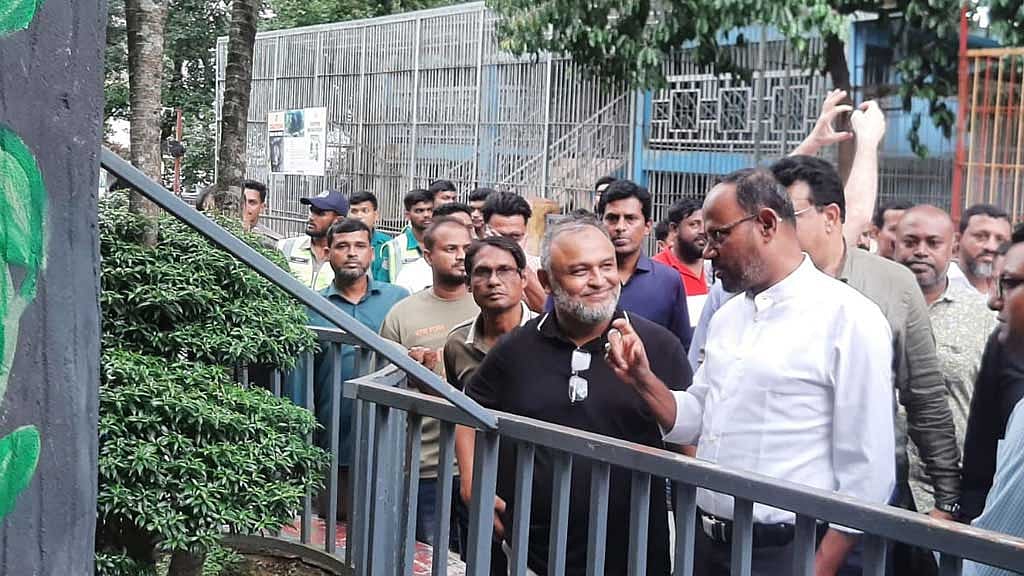 চট্টগ্রাম চিড়িয়াখানা ঘুরে দেখলেন প্রাণিসম্পদ প্রতিমন্ত্রী
