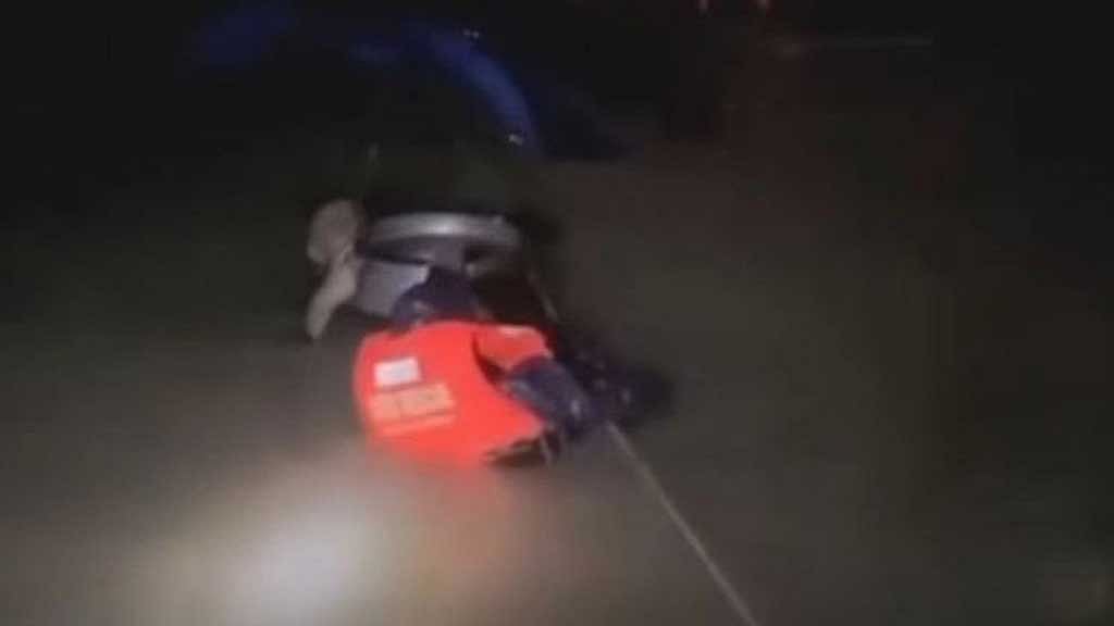 বুক সমান পানিতে রশি বেঁধে ও মাথায় ছাতা ধরে শিশুটিকে নিরাপদে সরিয়ে নেওয়া হয়।